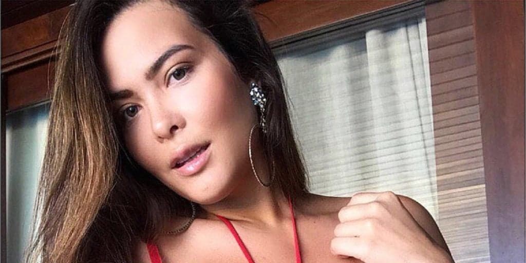 Geisy Arruda esfrega capô no chão, abre tudo com vontade e provoca: "A milanesa"