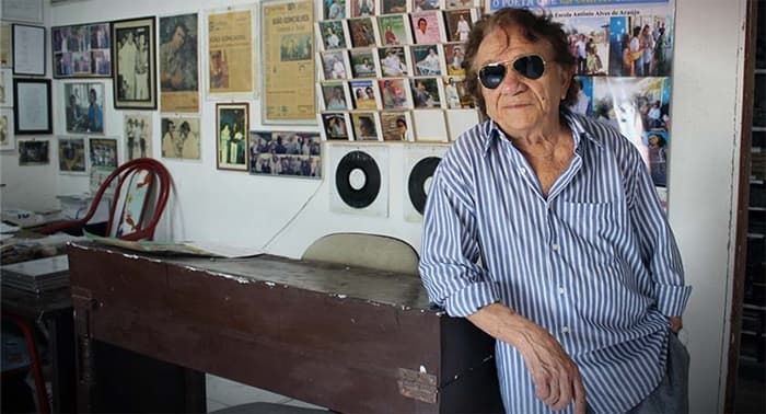 LUTO! Famoso é encontrado morto em casa aos 85 anos e Brasil desmorona em despedida: "Um dos grandes" LUTO! Famoso é encontrado morto em casa aos 85 anos e Brasil desmorona em despedida: "Um dos grandes"