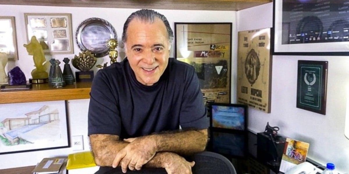 Tony Ramos no escritório de sua casa no Rio (Foto: Estevem Avellar/TV Globo/Divulgação) Tony Ramos no escritório de sua casa no Rio (Foto: Estevem Avellar/TV Globo/Divulgação)