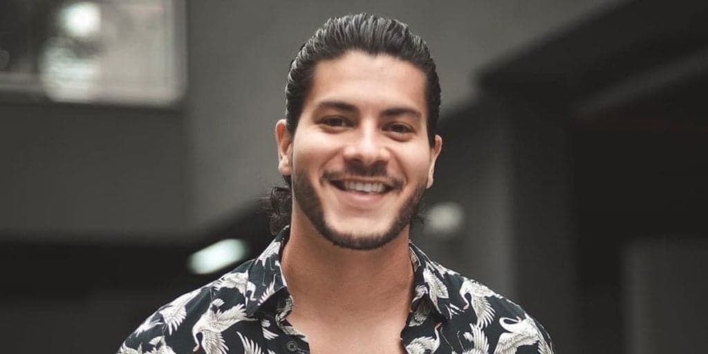 Filha de Arthur Aguiar não consegue respirar e é obrigada a ficar longe do pai, após acidente de ator: "Interná-la"