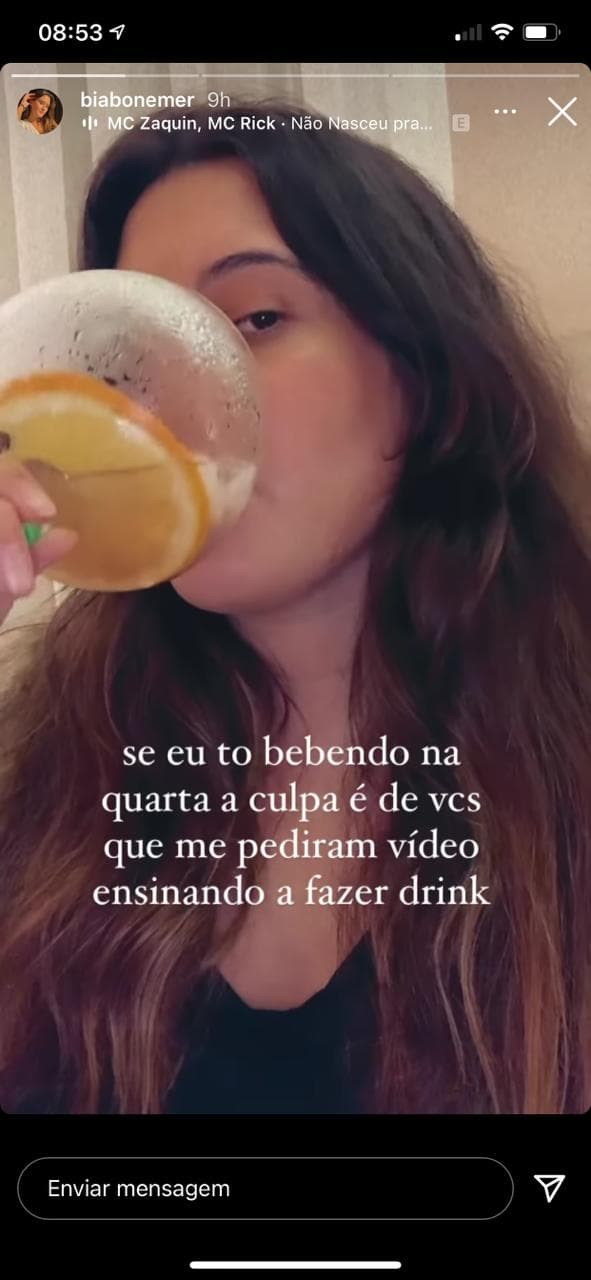 Bia Bonemer confessa bebedeira nas redes sociais (Reprodução) Bia Bonemer confessa bebedeira nas redes sociais (Reprodução)