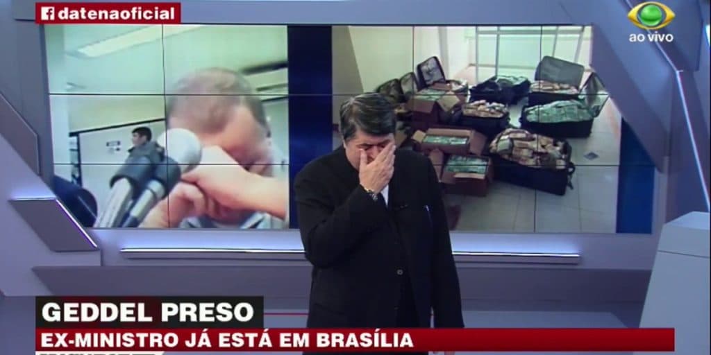 Datena, após falar o que não devia, vê o pior acontecer na Band, leva mãos ao alto e expõe: "Isso aqui"