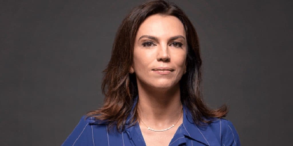 Ana Paula Araújo é flagrada acompanhada de mulher misteriosa, após assumir amor por loira publicamente