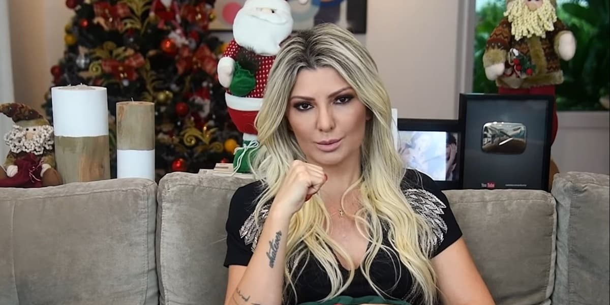 Antônia Fontenelle é dona de um bem-sucedido canal na internet (Foto: Reprodução / YouTube) Antônia Fontenelle é dona de um bem-sucedido canal na internet (Foto: Reprodução / YouTube)