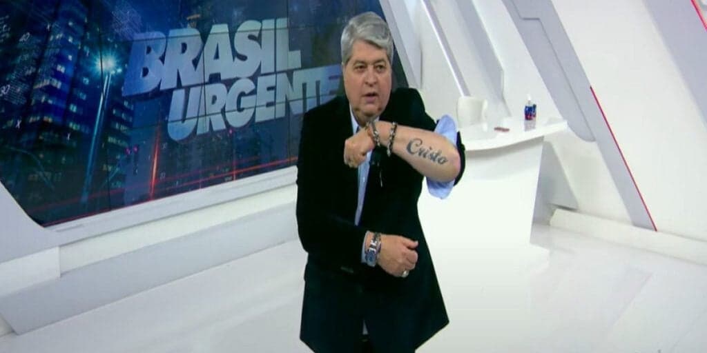 Datena vê o demônio ao vivo no Brasil Urgente, fica horrorizado e interrompe: "Sai Capeta, tenho Cristo"