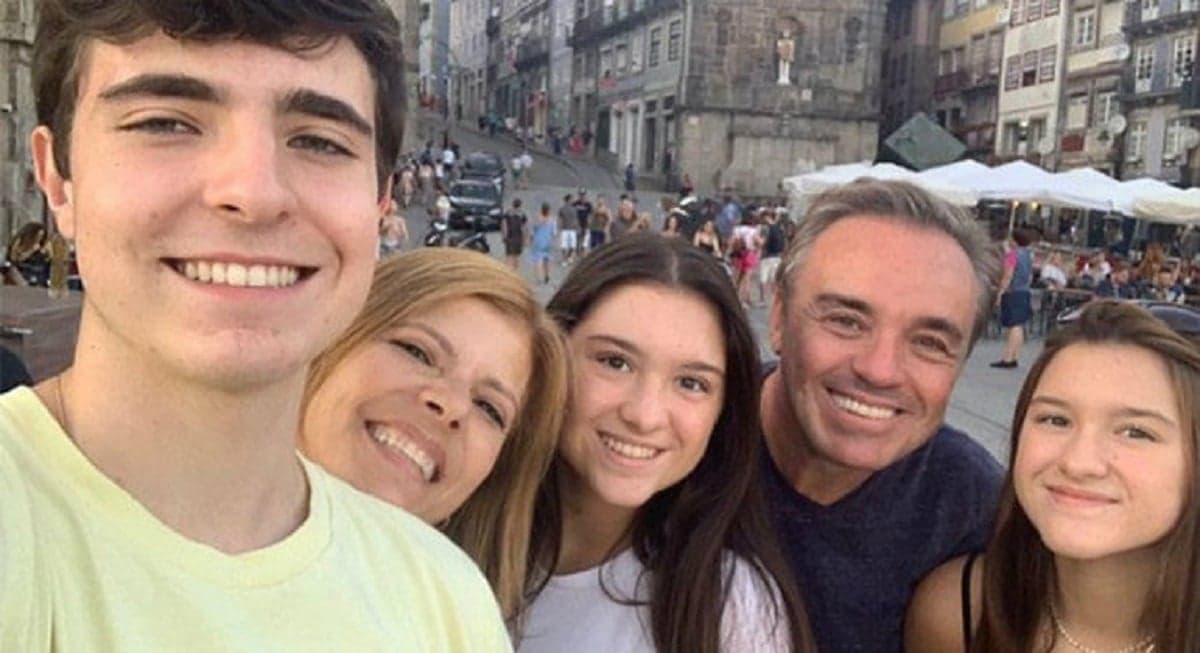 Gugu, Rose Miriam e seus três filhos Gugu, Rose Miriam e seus três filhos