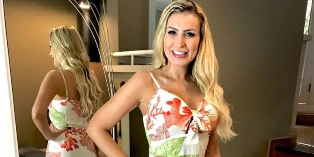 Após internação às pressas, assessoria de Andressa Urach atualiza estado da loira e assusta público