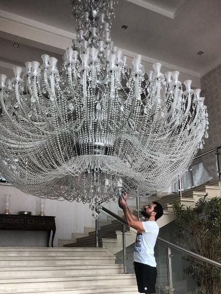 Lustre avaliado em 200 mil reais (Foto: Divulgação) Lustre avaliado em 200 mil reais (Foto: Divulgação)