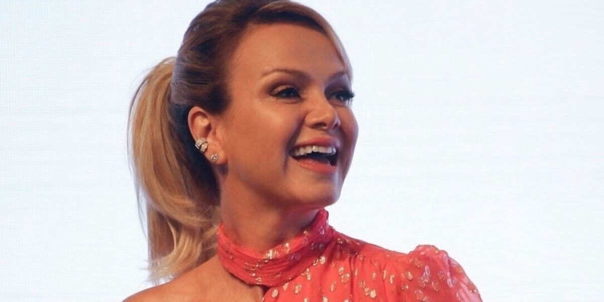 "Muita coisa mudou", Eliana tem desfecho no SBT, quebra silêncio sobre Globo e anuncia nova fase: "Novo desafio" "Muita coisa mudou", Eliana tem desfecho no SBT, quebra silêncio sobre Globo e anuncia nova fase: "Novo desafio"
