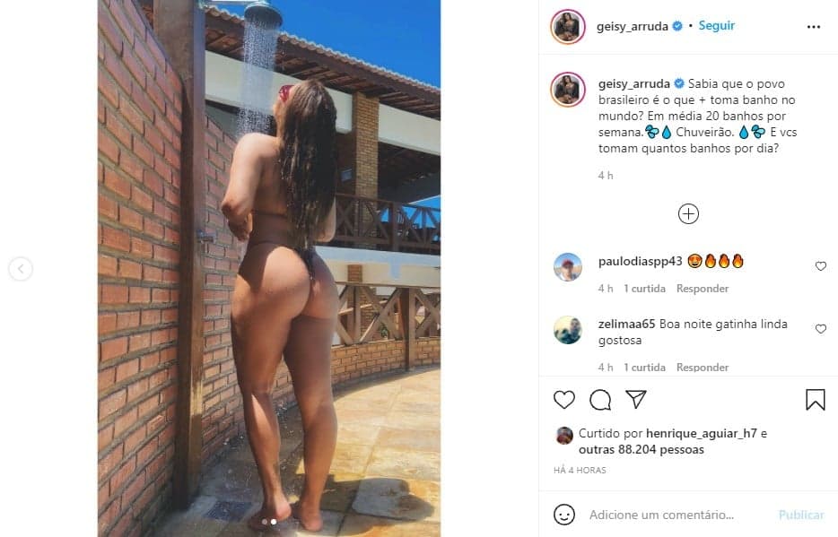 Geisy Arruda oma banho ao ar livre e deixa parte íntima volumosa de fora - Foto: Reprodução Geisy Arruda oma banho ao ar livre e deixa parte íntima volumosa de fora - Foto: Reprodução