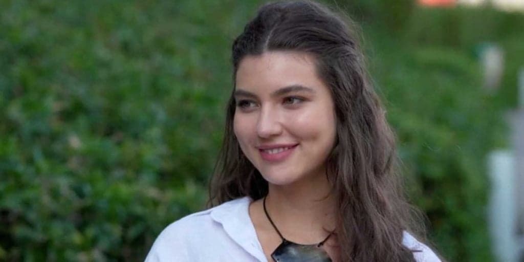 Atriz que vai viver Juma em Pantanal diz que não rotula namoros: "Me relaciono com pessoas"