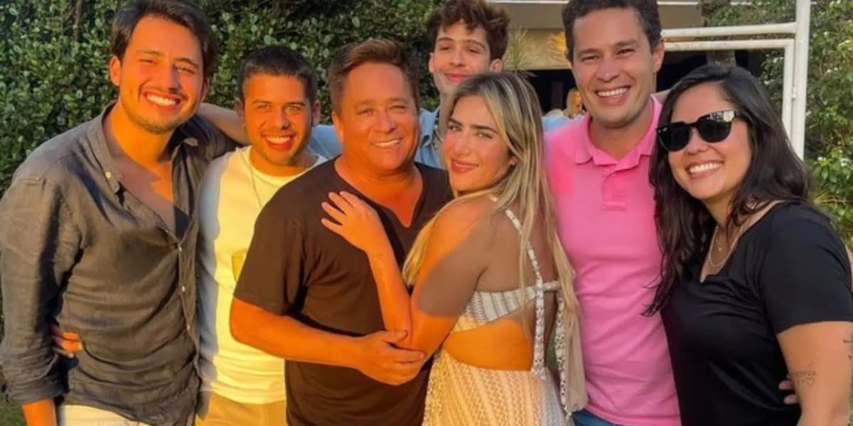 Leonardo, que levou um golpe milionário em 2017, com os seis filhos (Foto: Reprodução/Instagram) Leonardo, que levou um golpe milionário em 2017, com os seis filhos (Foto: Reprodução/Instagram)