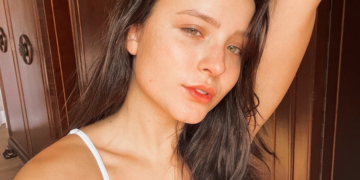 Larissa Manoela é protagonista de Além da Ilusão (Foto: Reprodução/Instagram) Larissa Manoela é protagonista de Além da Ilusão (Foto: Reprodução/Instagram)