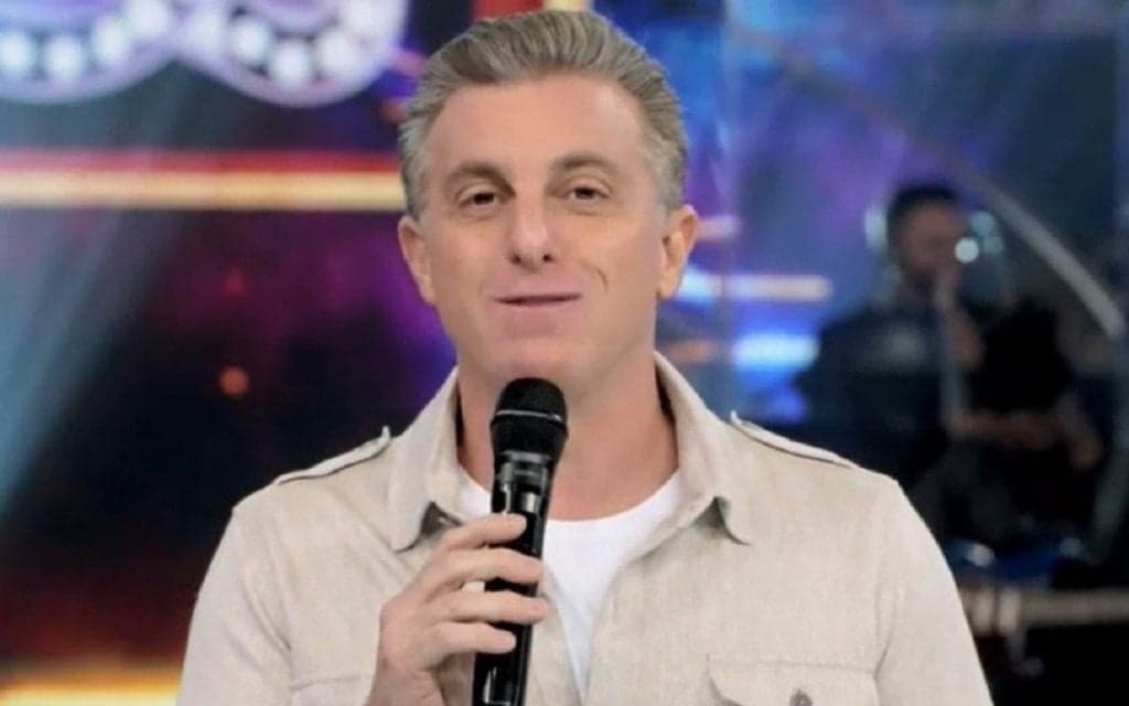 Após fracasso no Domingão, Globo rompe contrato com Huck e é obrigada a pagar multa milionária ao apresentador