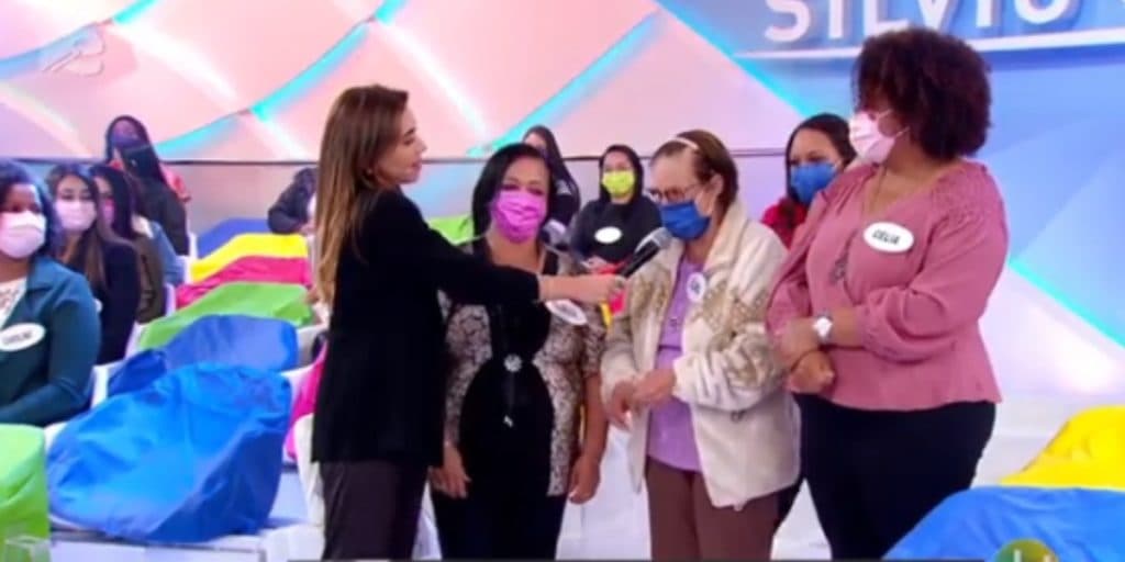 Senhora chora ao pedir volta de Silvio Santos e deixa Patrícia Abravanel sem reação: "Choradeira"