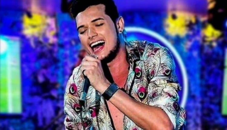 Famoso cantor sertanejo é preso durante show - Reprodução Famoso cantor sertanejo é preso durante show - Reprodução