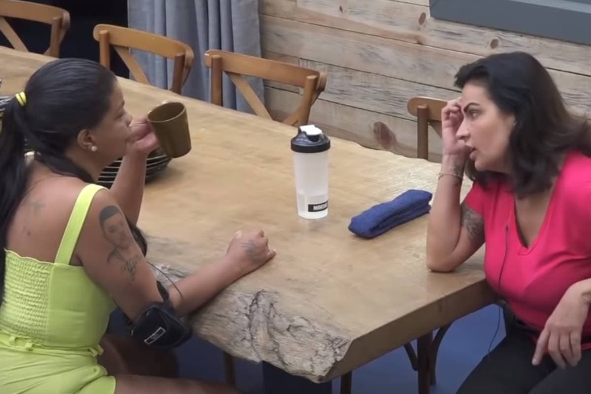 Tati Quebra Barraco e Solange Gomes falaram sobre o "BBB" em "A Fazenda 13" (Foto: Reprodução/Record) Tati Quebra Barraco e Solange Gomes falaram sobre o "BBB" em "A Fazenda 13" (Foto: Reprodução/Record)
