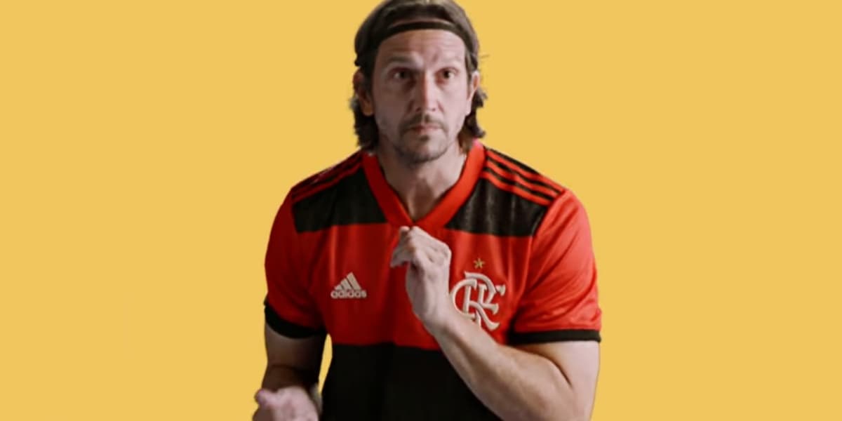 Vladmir Brichta dá vida ao Neném em novela das sete (Foto: Reprodução/Globo) Vladmir Brichta dá vida ao Neném em novela das sete (Foto: Reprodução/Globo)