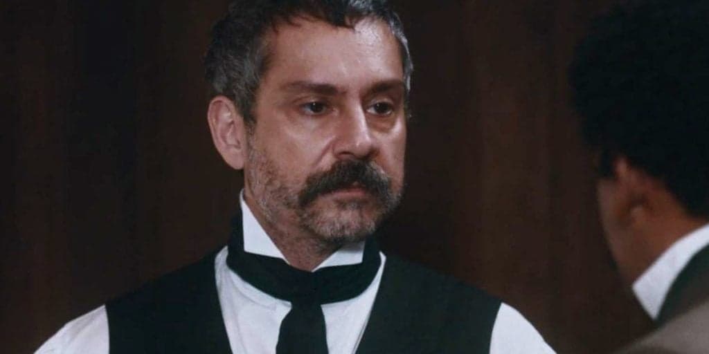 Nos Tempos do Imperador: Tonico, com medo de ser descoberto, mata a sangue frio personagem