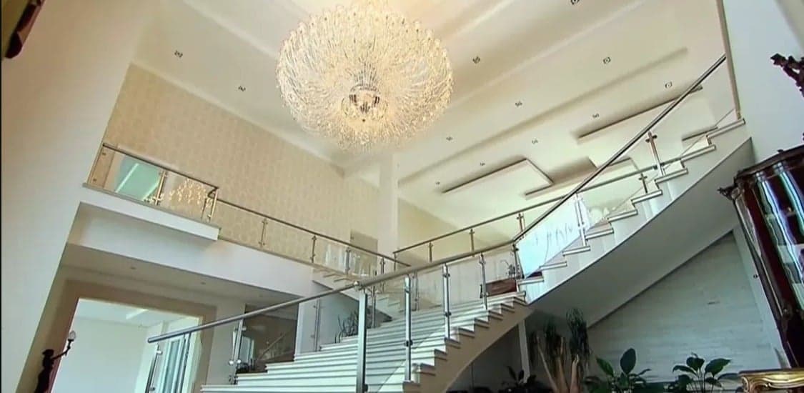 Luciano Camargo vive em mansão milionária com a família em luxuoso condomínio de São Paulo - Foto: Reprodução Luciano Camargo vive em mansão milionária com a família em luxuoso condomínio de São Paulo - Foto: Reprodução