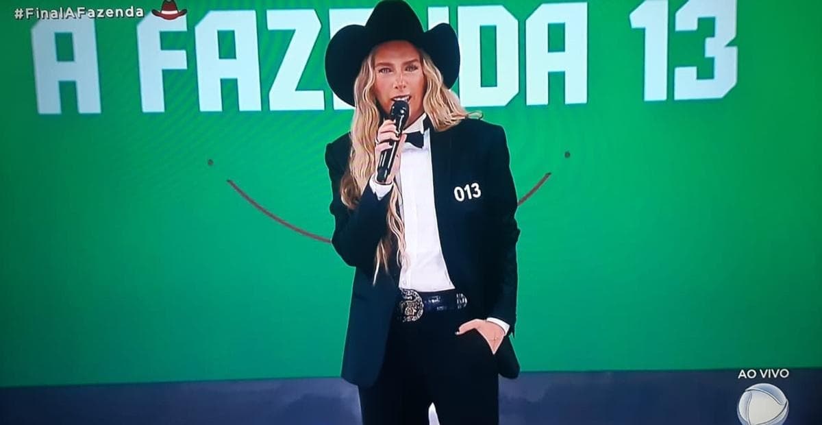 Adriane Galisteu surpreende com look para final de A Fazenda - Divulgação/Record TV Adriane Galisteu surpreende com look para final de A Fazenda - Divulgação/Record TV