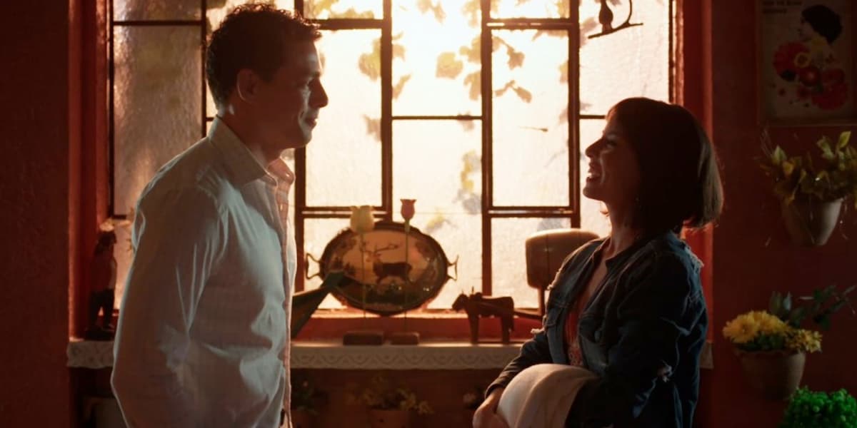Lara e Christian de frente um para o outro na novela Um Lugar ao Sol Lara e Christian de frente um para o outro na novela Um Lugar ao Sol