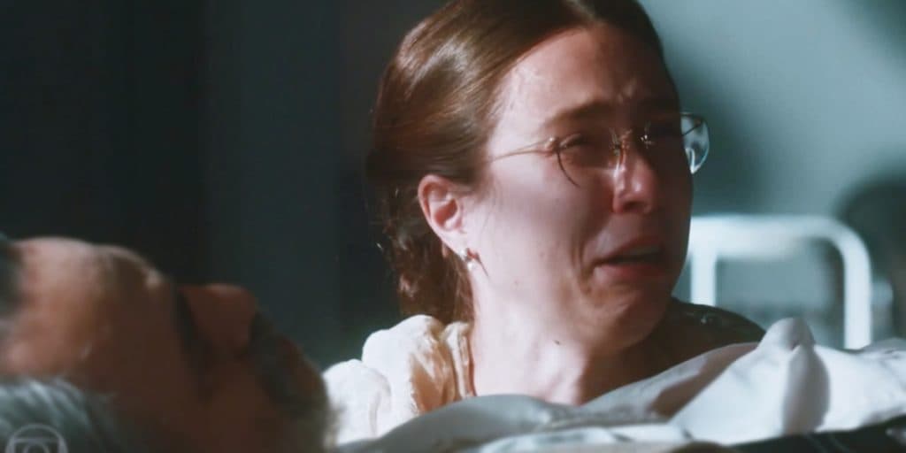 Novela Nos Tempos do Imperador - Dolores dá grito de horror ao ver vingança de Tonico contra Nélio: "Assassino! Monstro!"