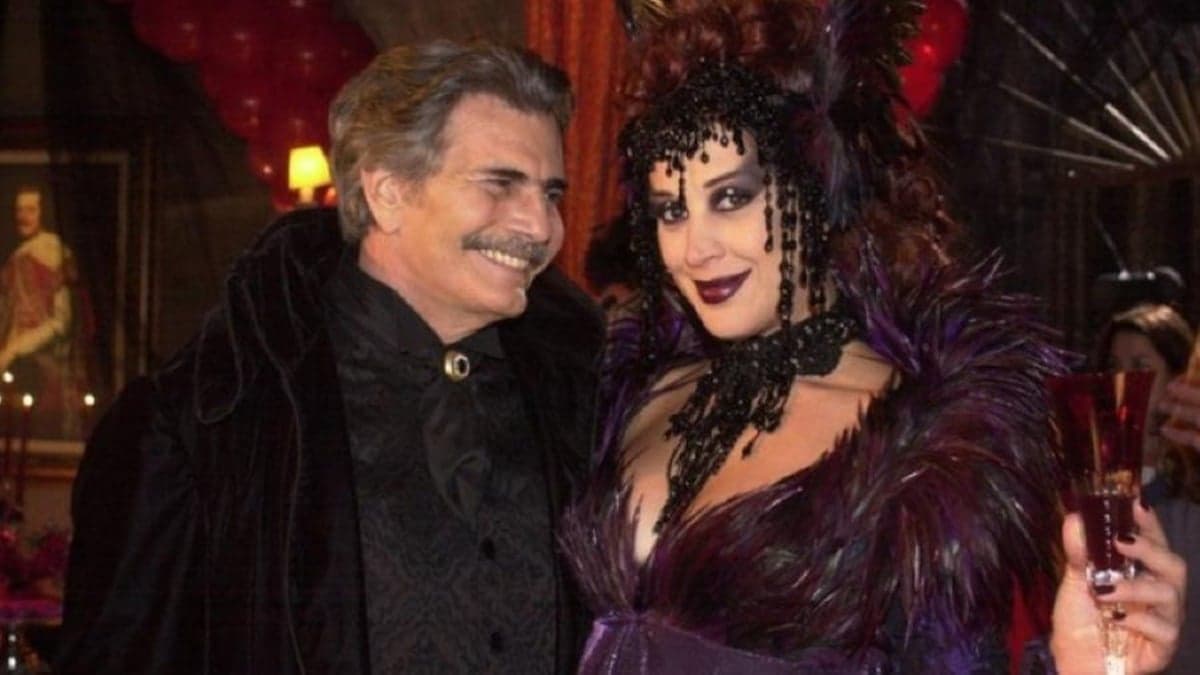 Tarcísio Meira e Cláudia Raia em cena de O Beijo do Vampiro (Foto: Divulgação/ TV Globo) Tarcísio Meira e Cláudia Raia em cena de O Beijo do Vampiro (Foto: Divulgação/ TV Globo)