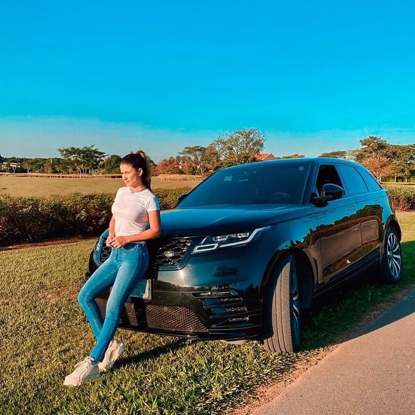 Paula Fernandes com carro de R$ 400 mil (Foto: Reprodução/Instagram) Paula Fernandes com carro de R$ 400 mil (Foto: Reprodução/Instagram)