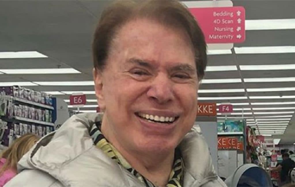 Silvio Santos manda cercar sua mansão em Orlando e usa placa para 'expulsar' visitas: "Expressamente proibido"