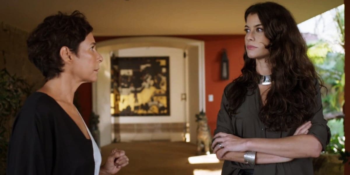 Bárbara e Rebeca rompem na novela Um Lugar ao Sol (Foto: Reprodução/Globo) Bárbara e Rebeca rompem na novela Um Lugar ao Sol (Foto: Reprodução/Globo)