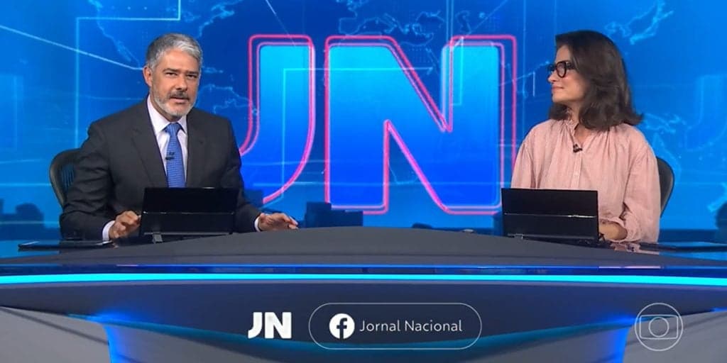 Em crise de baixa audiência, William Bonner foge do protocolo, surpreende Renata e faz anúncio ao vivo no JN