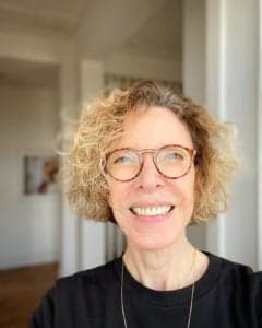 Marília Gabriela deu adeus aos fios longos e assumiu cabelo mais grisalho (Foto: Reprodução/Instagram) Marília Gabriela deu adeus aos fios longos e assumiu cabelo mais grisalho (Foto: Reprodução/Instagram)