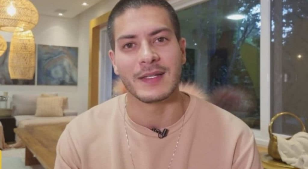 BBB22: Web vai a loucura com volume na calça de Arthur Aguiar