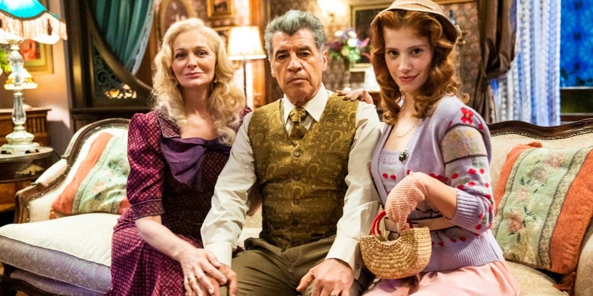 Julinha (Alexandra Ritcher), Constantino (Paulo Betti) e Arminda (Caroline Dallarosa) (Foto: Globo/João Miguel Júnior) Julinha (Alexandra Ritcher), Constantino (Paulo Betti) e Arminda (Caroline Dallarosa) (Foto: Globo/João Miguel Júnior)