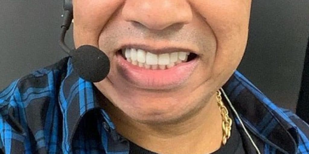 Cantor famoso assume romance com outro homem e fala sobre acusação de estupro: "Estava enfeitiçado"