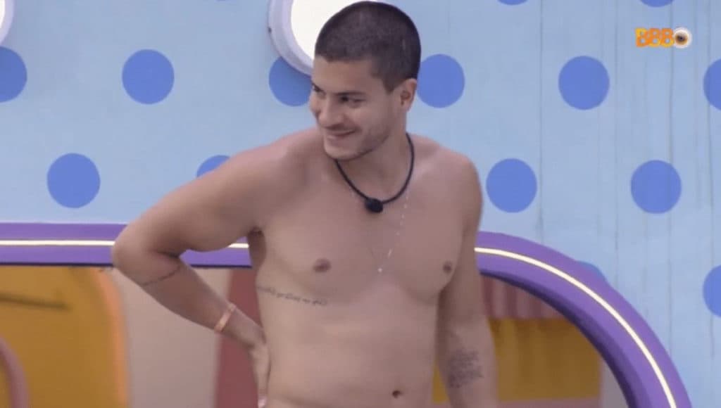 BBB22: Em papo sobre xixi, Arthur explica o que é 'chuva de prata' para Jessi: "De xixi, o clarinho"