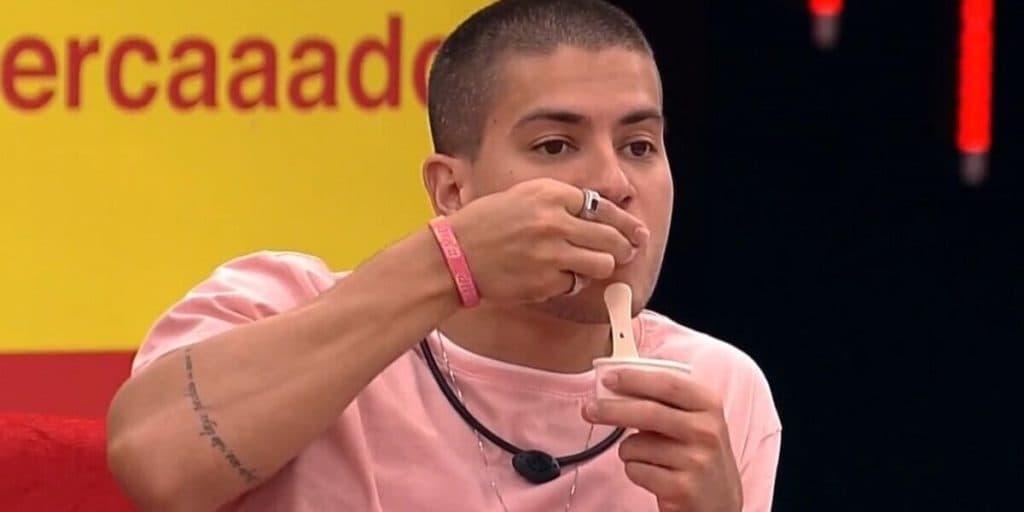 Arthur Aguiar trai a confiança de Maíra Cardi novamente dentro do BBB22: "Não tô aguentando"