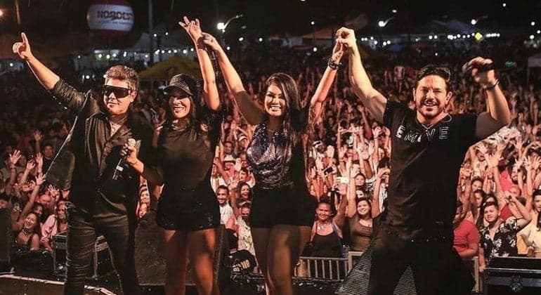 Após show do calcinha preta em São Paulo, Paulinha Abelha é internada Após show do calcinha preta em São Paulo, Paulinha Abelha é internada