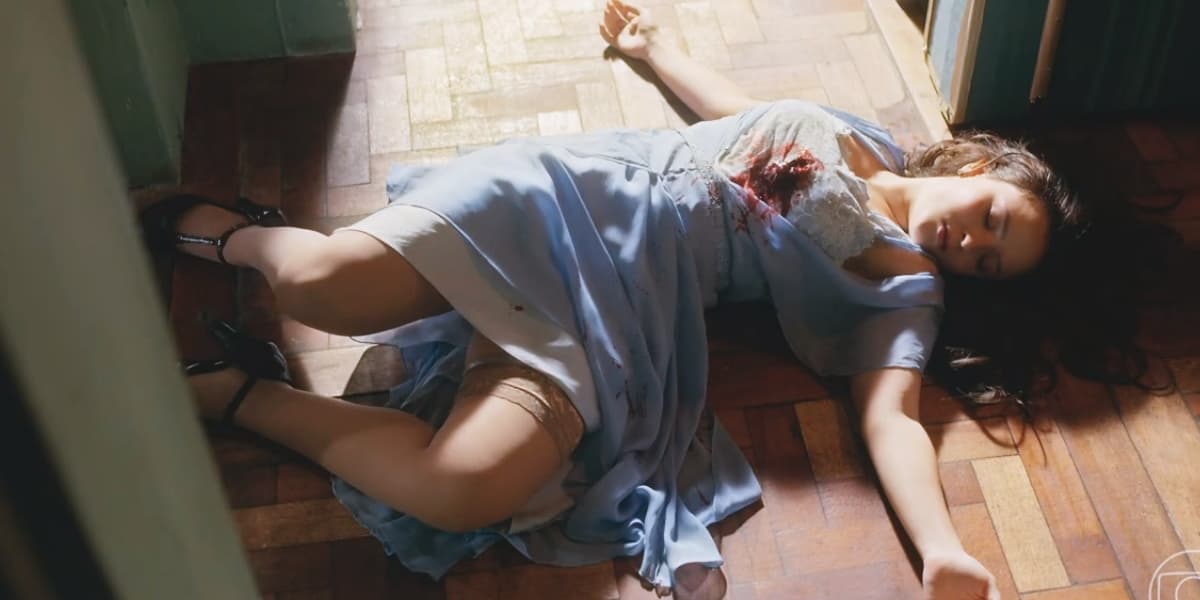 Elisa após tomar o tiro fatal em Além da Ilusão (Foto: Reprodução/Globo) Elisa após tomar o tiro fatal em Além da Ilusão (Foto: Reprodução/Globo)