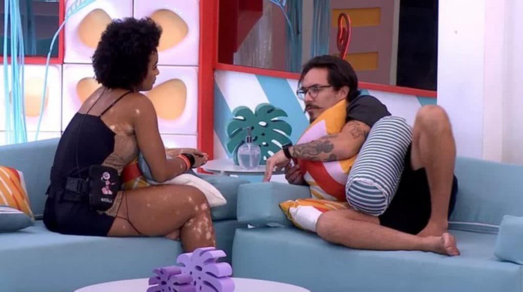 BBB22: Natália coloca Eliezer 'contra a parede' e dispara: "Larissa estava dançando e você estava olhando"