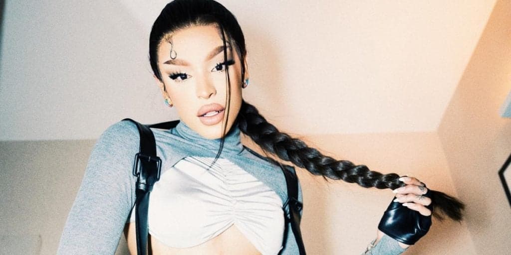 Famoso jornalista é flagrado aos beijos com Pabllo Vittar e vídeo em camarim é exposto: "Maravilhosa"