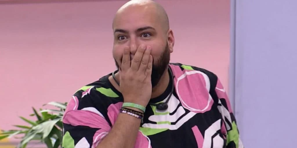 BBB22: Após criticar família na Globo, Tiago Abravanel descobre torcida de Silvio Santos e vai ao chão: "Sério?"