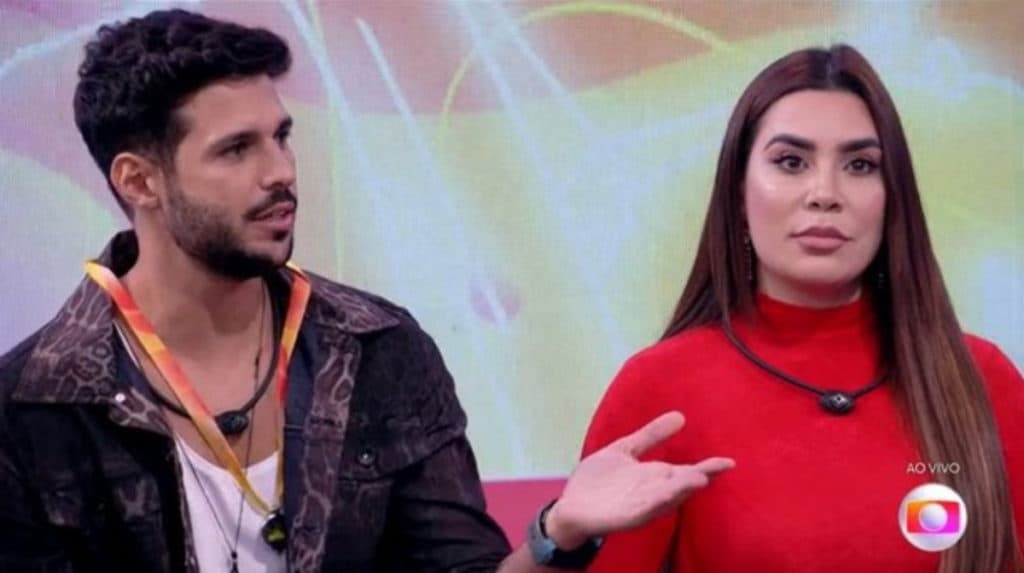 BBB22: Naiara pistola e Jade fala de camarim separado; veja o reencontro dos eliminados