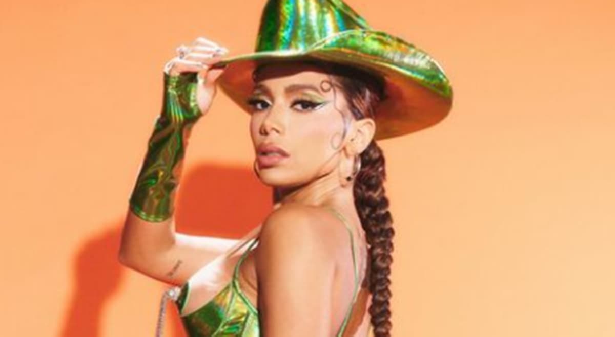 Anitta faz 29 anos e celebra com fotos de todas suas fases, até das cirurgias plásticas Anitta faz 29 anos e celebra com fotos de todas suas fases, até das cirurgias plásticas