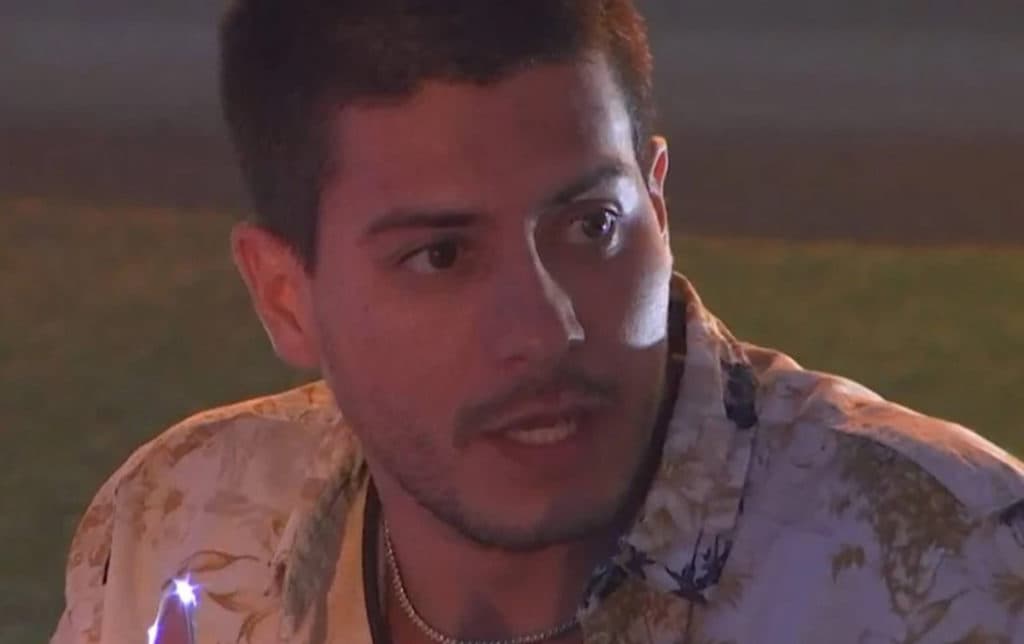 BBB22: Arthur desenterra passado e coloca Lucas contra a parede por traição: "Não faria isso"