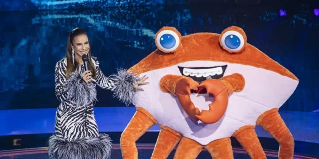 The Masked Singer Brasil: Caranguejo é desmascarado e leva público a reviver nostalgia com fruto do SBT