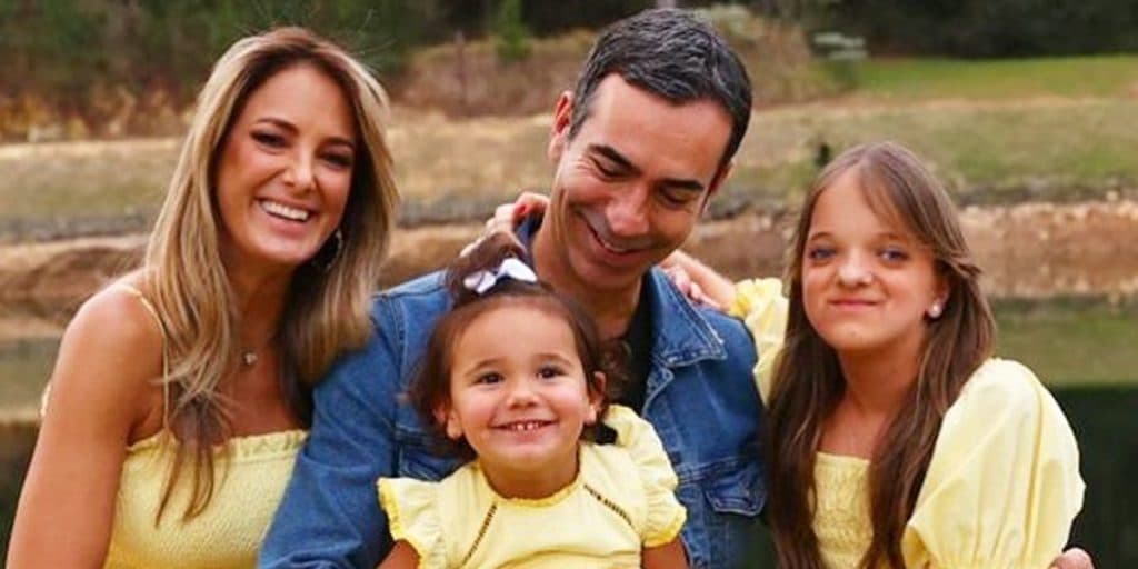 César Tralli chora ao expor filha, pede para sair da Globo e desmorona ao falar da família: “É um momento”