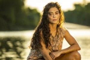Maria Marruá (Juliana Paes) em 'Pantanal'; segundo os populares, ela vira onça sob a lua cheia (Foto: Reprodução / Globo) Maria Marruá (Juliana Paes) em 'Pantanal'; segundo os populares, ela vira onça sob a lua cheia (Foto: Reprodução / Globo)
