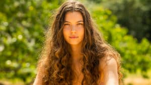 Alanis Guillen correu atrás de testes para ser Juma Marruá de Pantanal, novela que estreia dia 28 (Foto: Reprodução / Globo) Alanis Guillen correu atrás de testes para ser Juma Marruá de Pantanal, novela que estreia dia 28 (Foto: Reprodução / Globo)